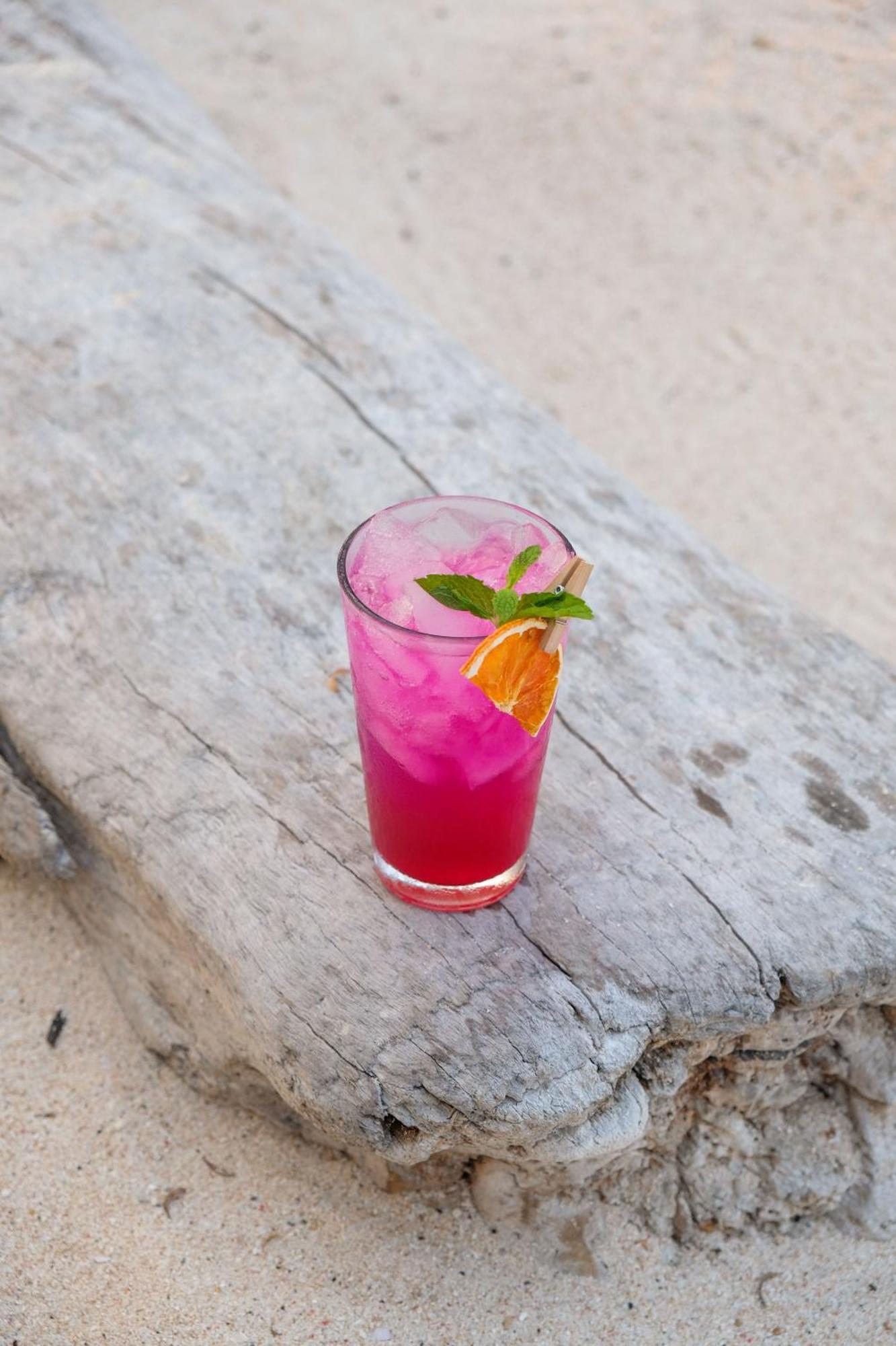 Le Pirate Gili Meno - Adults Only Hotel Exterior photo